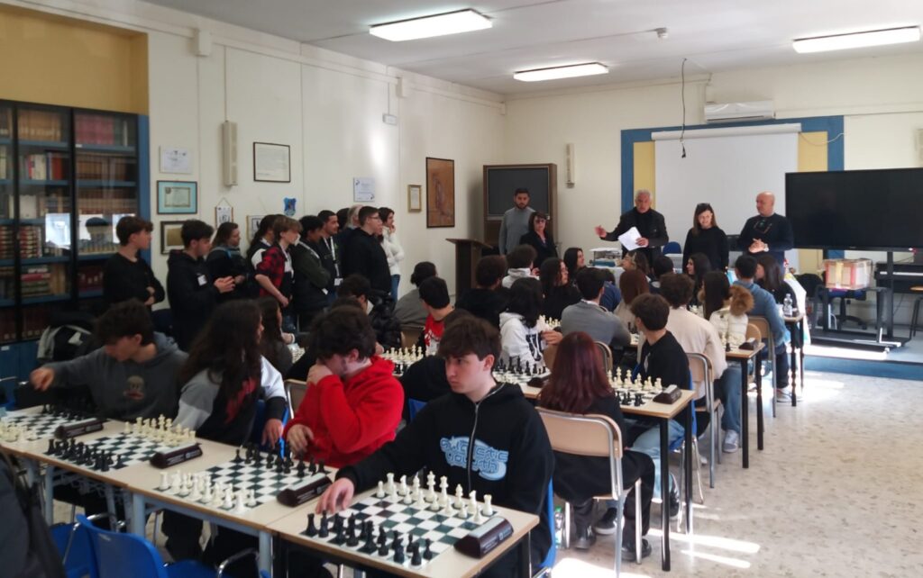 Successo e impegno nelleducazione: I Campionati Studenteschi di Scacchi allIIS Galilei Vetrone di Benevento