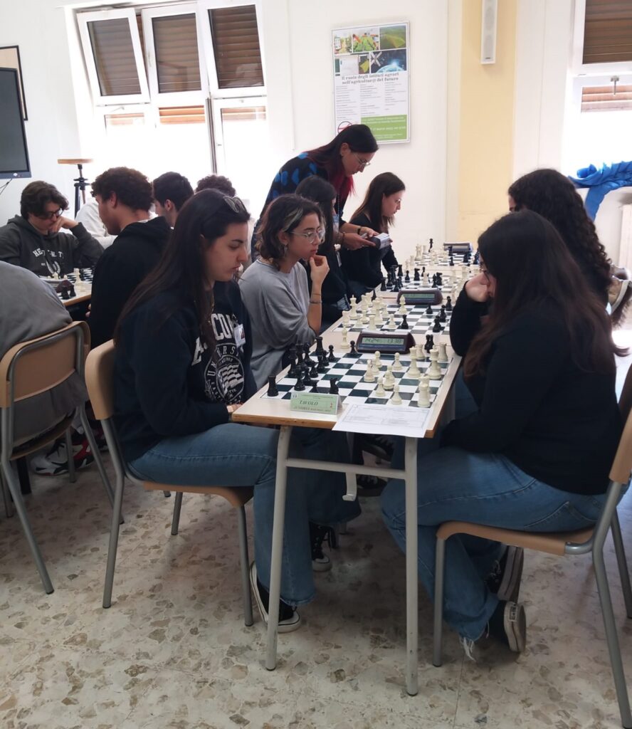 Successo e impegno nelleducazione: I Campionati Studenteschi di Scacchi allIIS Galilei Vetrone di Benevento