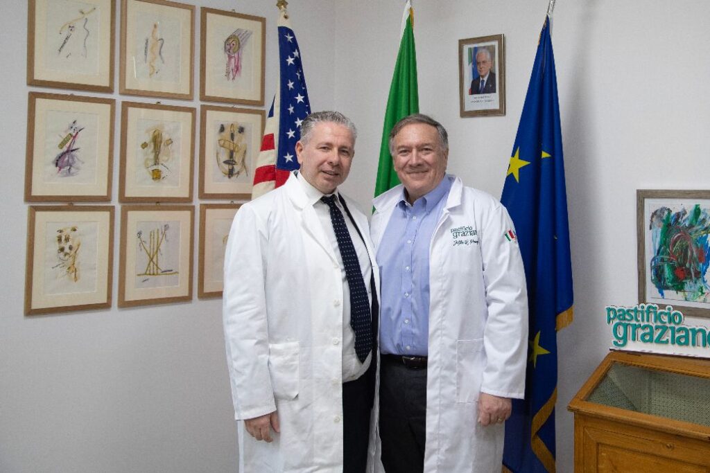 Visita di Mike Pompeo allo Stabilimento Pastificio Graziano di Manocalzati (AV): Un Incontro di Prestigio e Amicizia Visita di Mike Pompeo allo Stabilimento Pastificio Graziano di Manocalzati (AV): Un Incontro di Prestigio e Amicizia