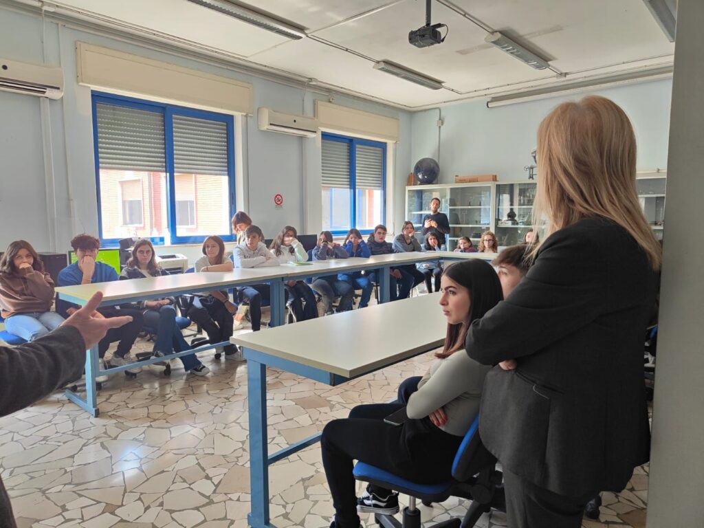 Nola: le S.T.E.M. al CARDUCCI Nola: le S.T.E.M. al CARDUCCI