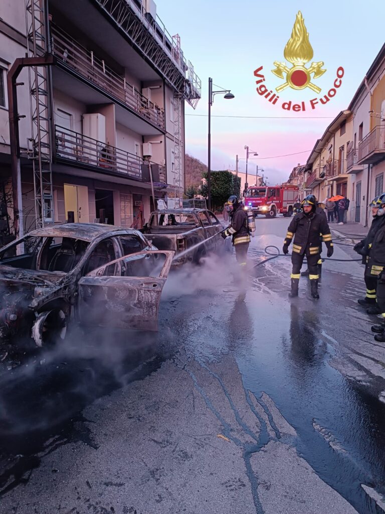 San Marino Valle Caudina, a fuoco due autovetture in sosta. Indagano i Carabinieri