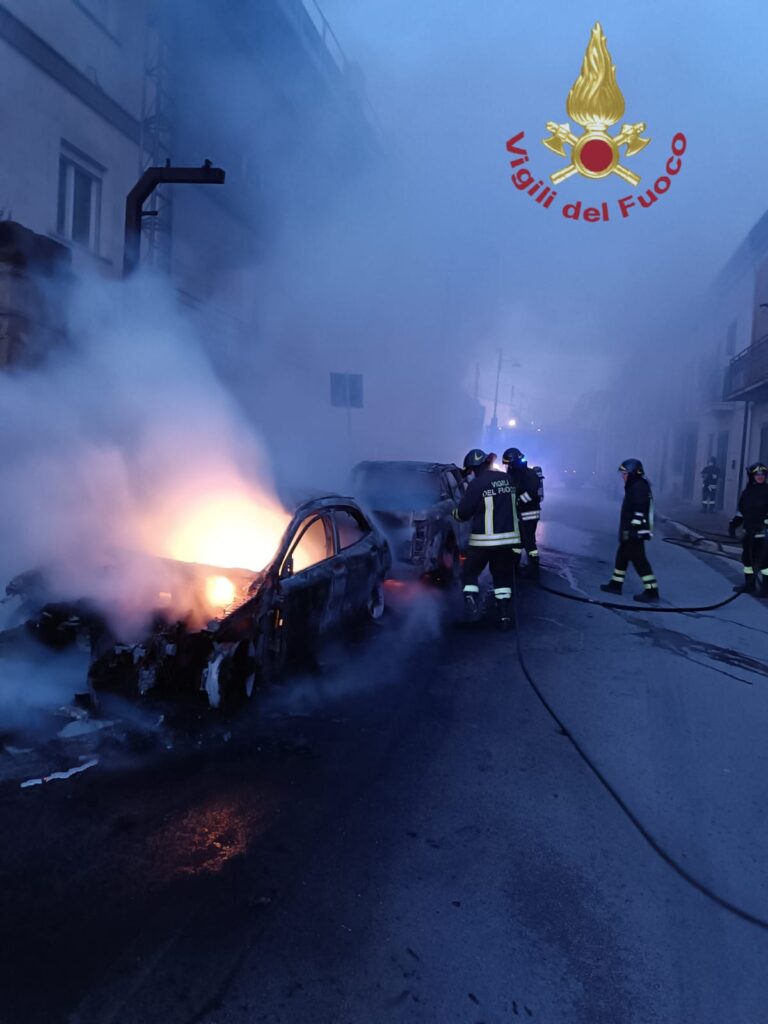 San Marino Valle Caudina, a fuoco due autovetture in sosta. Indagano i Carabinieri