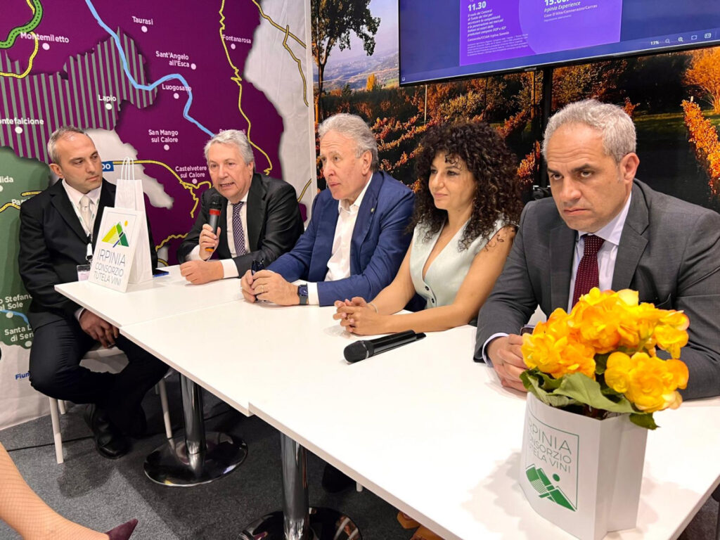 La Campania a Vinitaly 2024, Petracca: Bella prova di unità del settore, Irpinia trainante La Campania a Vinitaly 2024, Petracca: Bella prova di unità del settore, Irpinia trainante
