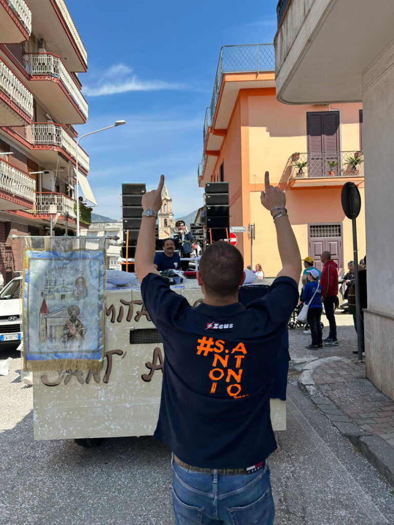 CICCIANO. Festa della Madonna degli Angeli a Cicciano: Il Carro Allegorico Contro la Violenza di Genere