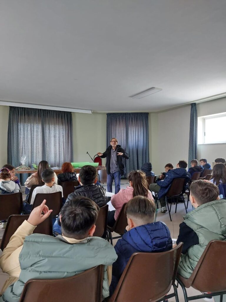 Visita dei Gruppi Religiosi Napoletani al Santuario Basilica Maria SS.C.Del Carpinello di Visciano: Un Momento di Spiritualità e Solidarietà