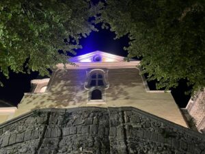 LAURO (AV). Unelegante illuminazione per la collegiata di Santa Maria Maddalena