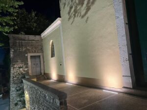 LAURO (AV). Unelegante illuminazione per la collegiata di Santa Maria Maddalena LAURO (AV). Unelegante illuminazione per la collegiata di Santa Maria Maddalena