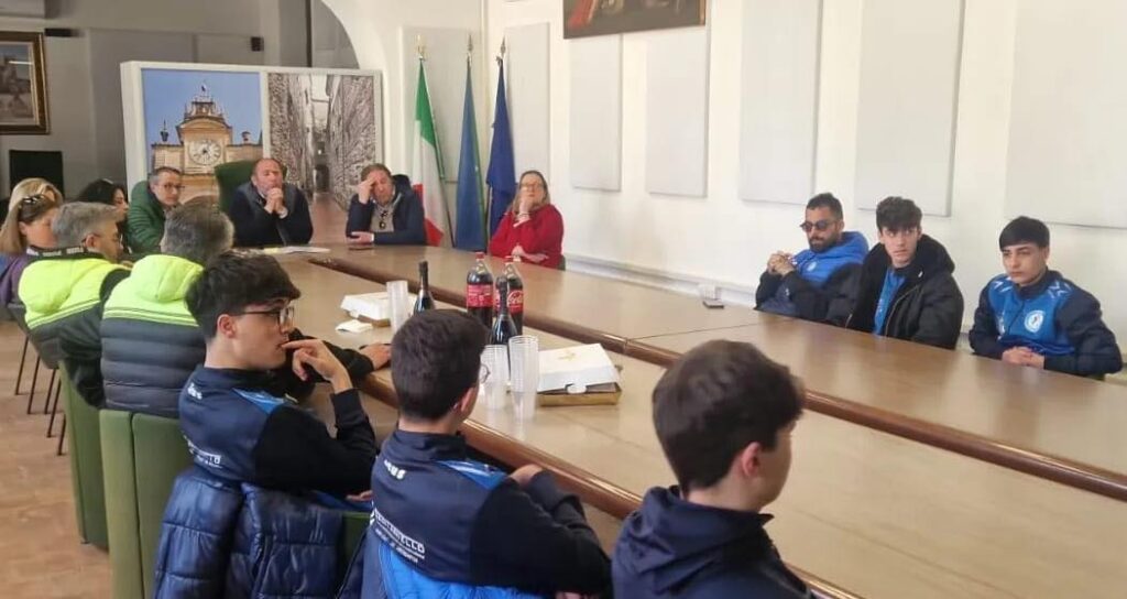 Lauro: Accoglienza Trionfale per i Campioni Under 17 freschi vincitori del campionato regionale di categoria.