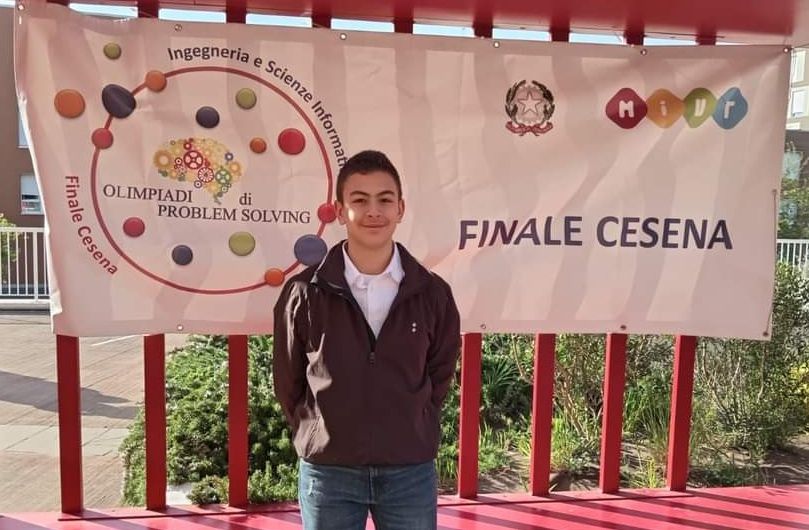 Studente di Chiusano San Domenico trionfa alle Olimpiadi di Problem Resolving con il prototipo Saving Energy Studente di Chiusano San Domenico trionfa alle Olimpiadi di Problem Resolving con il prototipo Saving Energy
