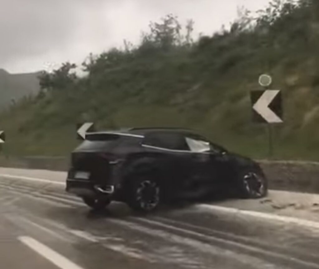 MONTEFORTE. Incidente sullA16 a causa del maltempo: Nessun ferito fortunatamente