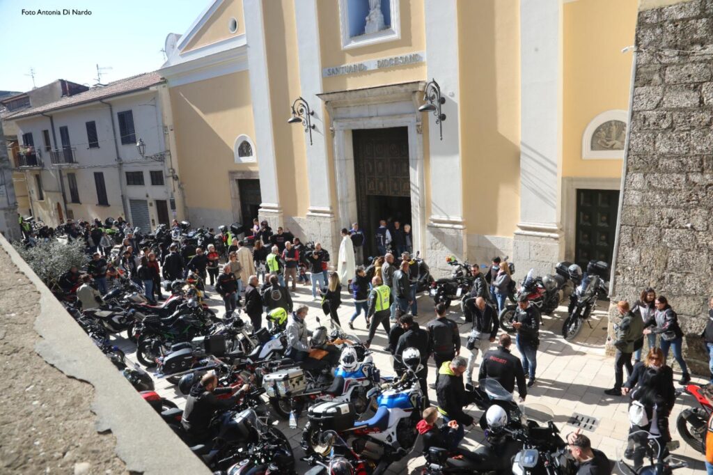 120 centauri benedetti ad Altavilla Irpina: il Motor Sannio Tour celebra lamicizia e la passione per le due ruote 120 centauri benedetti ad Altavilla Irpina: il Motor Sannio Tour celebra lamicizia e la passione per le due ruote