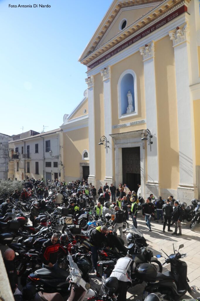 120 centauri benedetti ad Altavilla Irpina: il Motor Sannio Tour celebra lamicizia e la passione per le due ruote