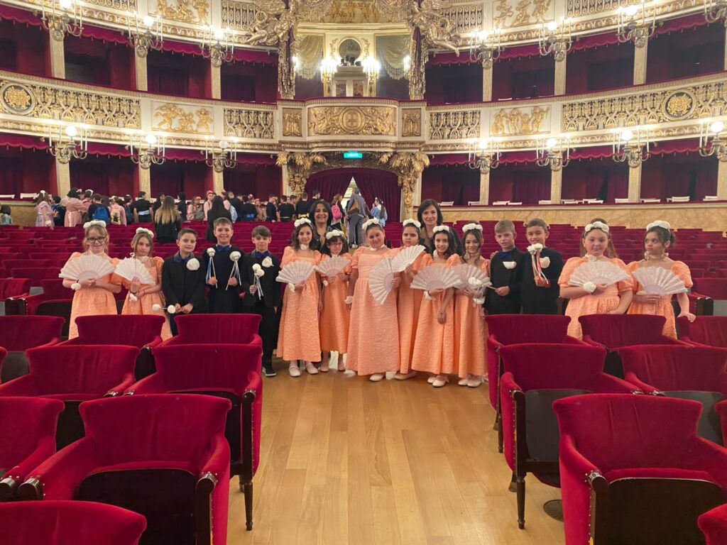 Unindimenticabile giornata al Teatro San Carlo per 15 alunni dellIstituto Comprensivo Statale San Tommaso   F. Tedesco di Avellino. Video e Foto