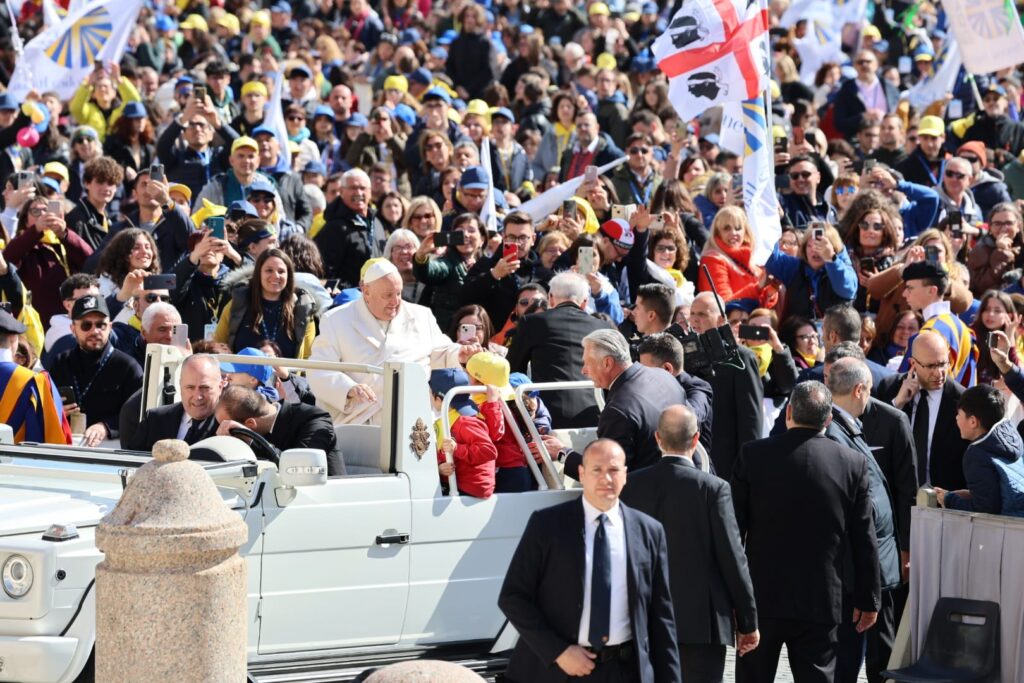 Incontro Storico a Roma: LAzione Cattolica della Diocesi di Nola con Papa Francesco