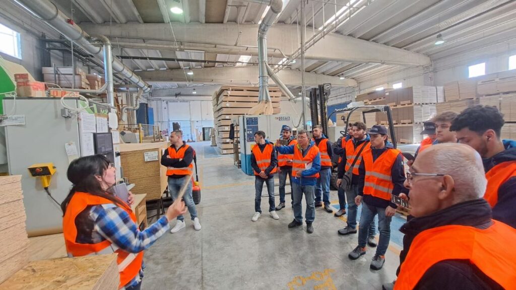 Visita formativa degli studenti dellITS Academy Meccatronica alla Re Legno: unopportunità per il talento industriale della Valle Caudina