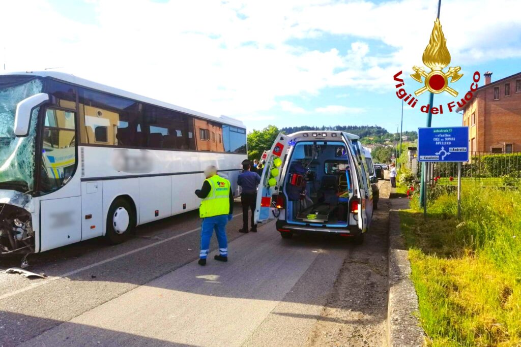 Andretta (AV) – Incidente tra due autobus con studenti a bordo.