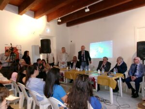 Sirignano. Mai d’Argento   2024, spigolando tra le motivazioni premiali. A Palazzo Caravita, la splendida ribalta dei filmati  green creativi . Dal racconto con la tecnica kamishibai alle maschere parlanti