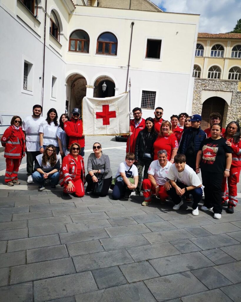 La Croce Rossa celebra la Giornata Mondiale a Lauro: Consegnata la Bandiera allAmministrazione Comunale