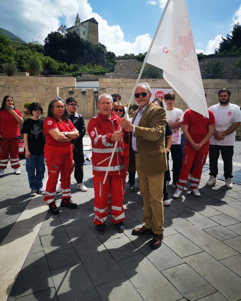La Croce Rossa celebra la Giornata Mondiale a Lauro: Consegnata la Bandiera allAmministrazione Comunale