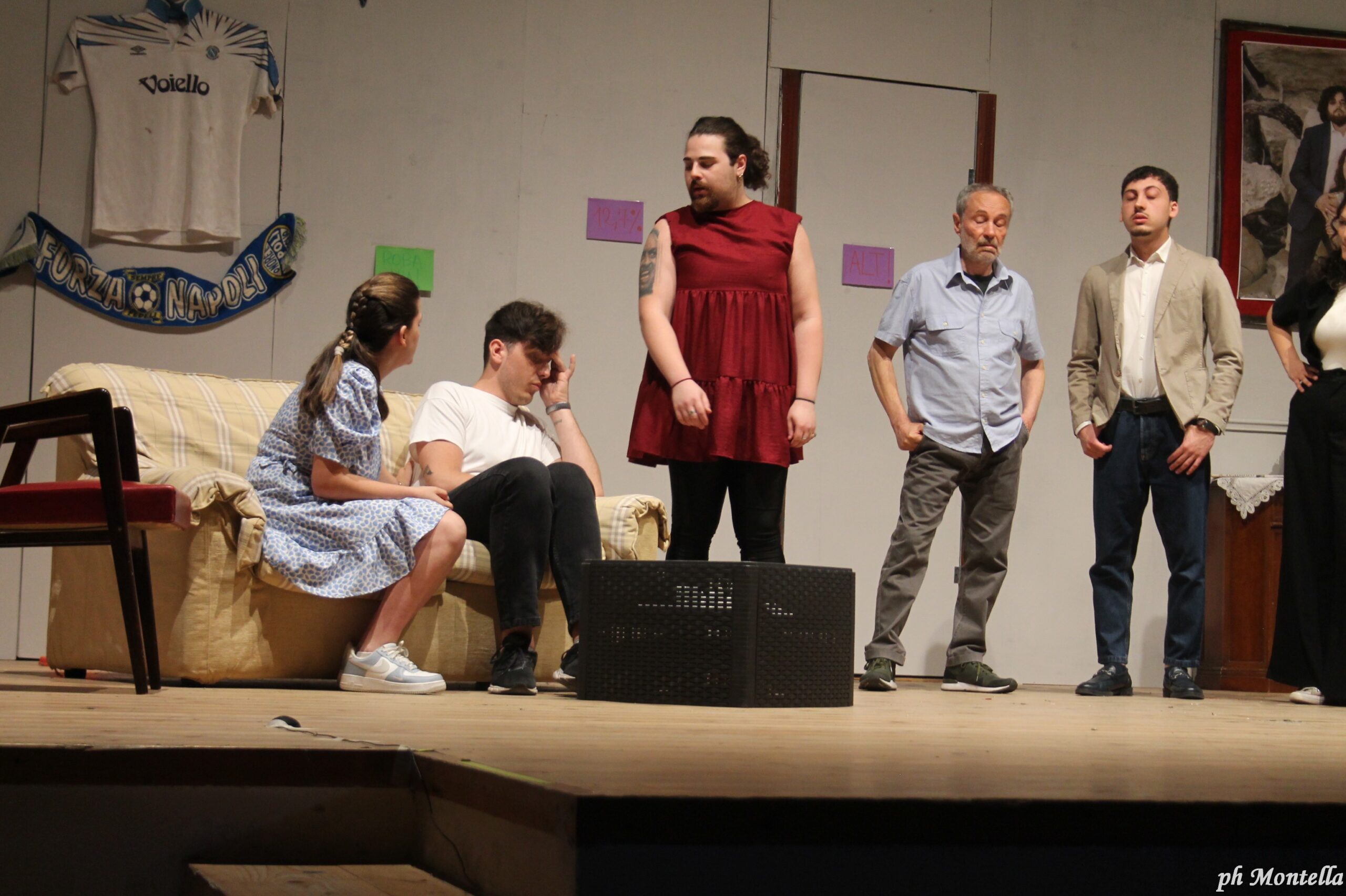 BAIANO. L’ Aquilone in scena, con Difetti di famiglia. Al Colosseo primo piano per Mexs, l’ androide modello maschio evoluto BAIANO. L’ Aquilone in scena, con Difetti di famiglia. Al Colosseo primo piano per Mexs, l’ androide modello maschio evoluto