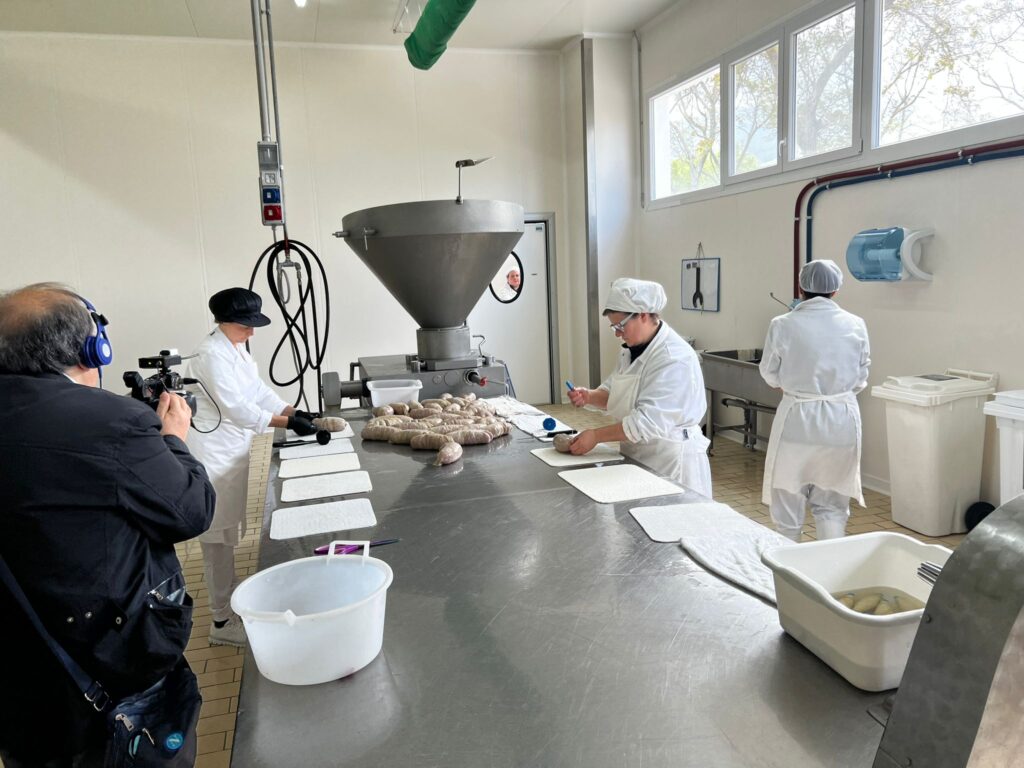 MUGNANO DEL CARDINALE. Leccellenza del Salumificio Corbisiero: Quattro Generazioni di Tradizione e Qualità. Video