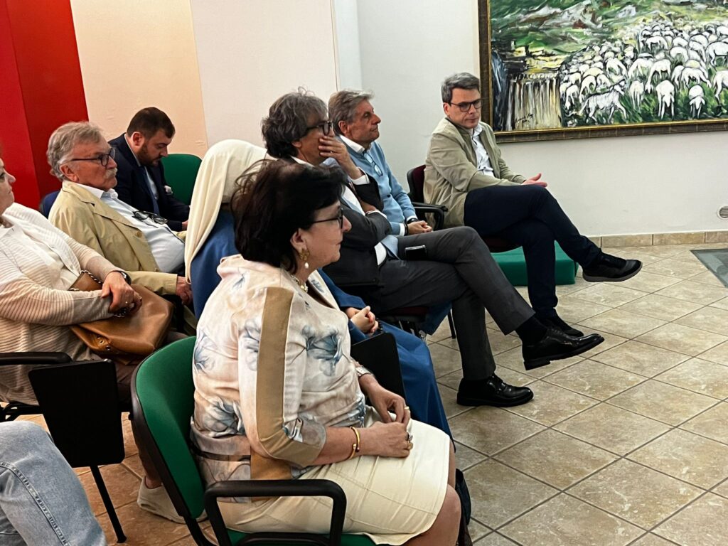 AVELLA. Presentati i testi Rompere in caso di emergenza e Passeggiando nella mia vita di Cassese e Muccio. Video AVELLA. Presentati i testi Rompere in caso di emergenza e Passeggiando nella mia vita di Cassese e Muccio. Video