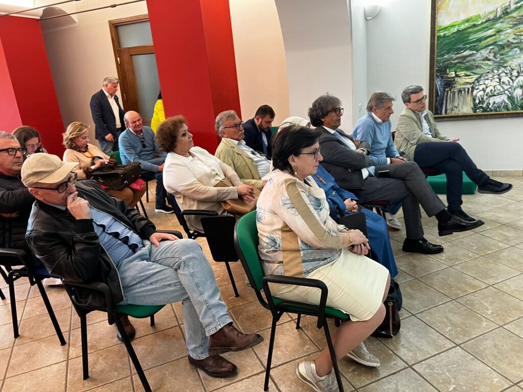 AVELLA. Presentati i testi Rompere in caso di emergenza e Passeggiando nella mia vita di Cassese e Muccio. Video AVELLA. Presentati i testi Rompere in caso di emergenza e Passeggiando nella mia vita di Cassese e Muccio. Video