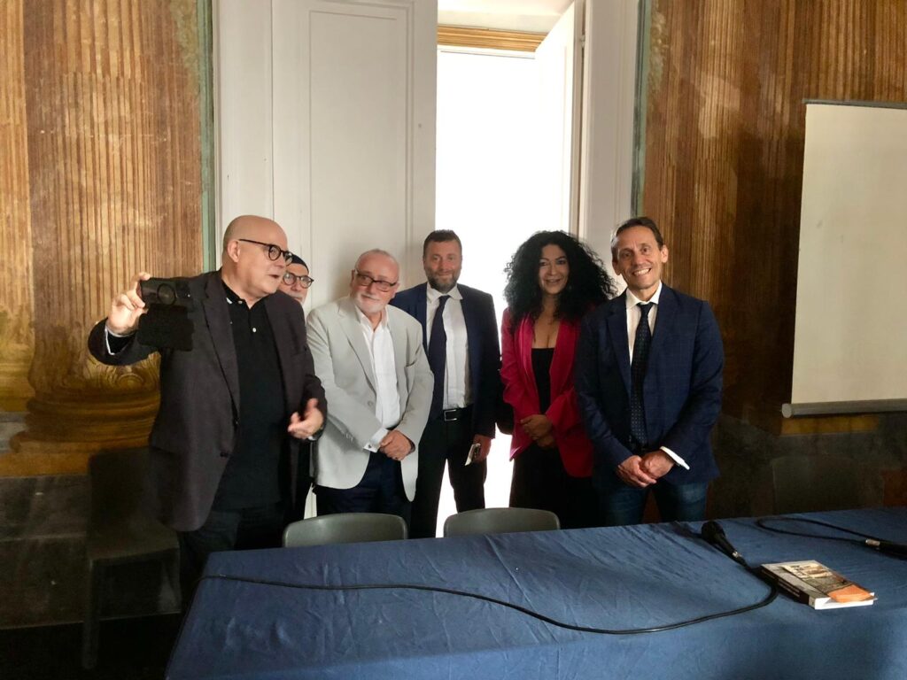 Giuseppe Santomartino, Generale di Divisione (ris), presenta il suo nuovo libro sulla complessità geopolitica del XXI secolo.