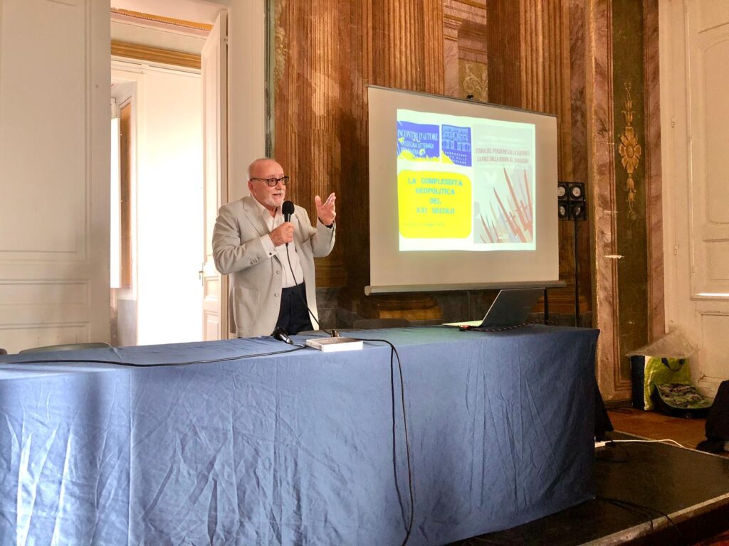 Giuseppe Santomartino, Generale di Divisione (ris), presenta il suo nuovo libro sulla complessità geopolitica del XXI secolo.