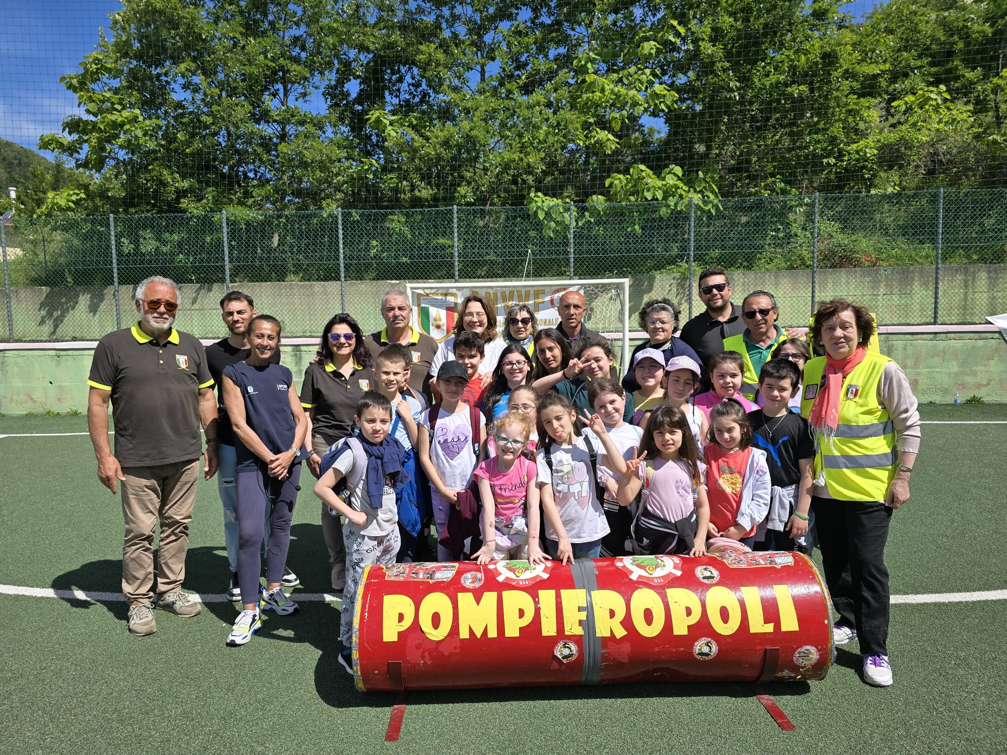 AVELLINO. Pompieropoli: Una Mattinata di Avventure per i Bambini dellIstituto Comprensivo G. Pascoli AVELLINO. Pompieropoli: Una Mattinata di Avventure per i Bambini dellIstituto Comprensivo G. Pascoli