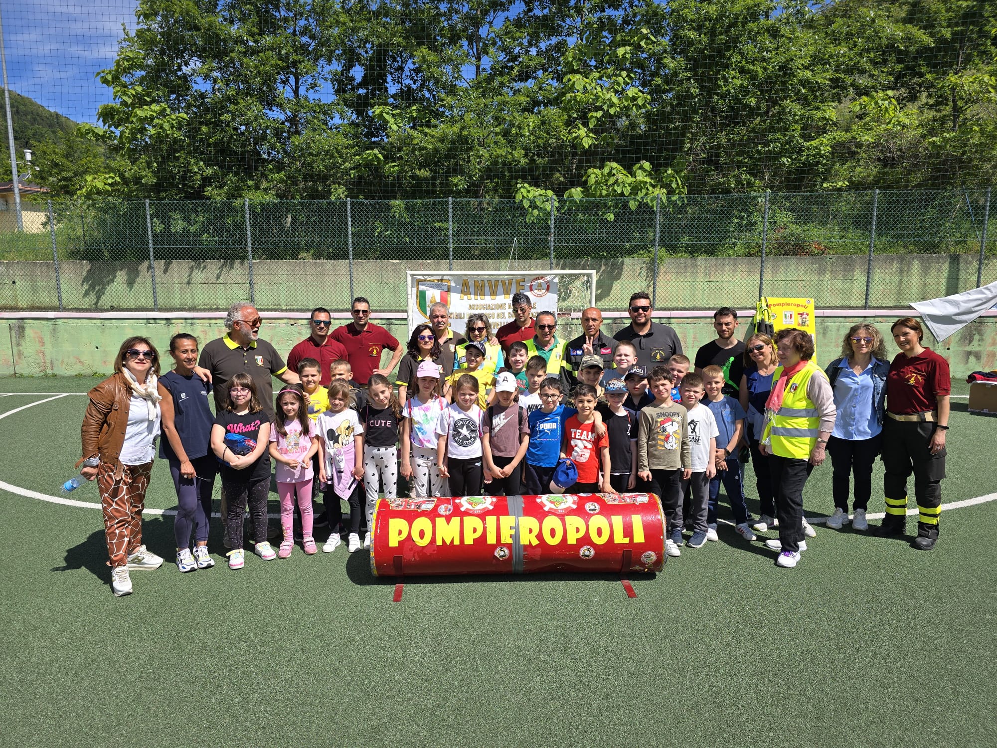 AVELLINO. Pompieropoli: Una Mattinata di Avventure per i Bambini dellIstituto Comprensivo G. Pascoli AVELLINO. Pompieropoli: Una Mattinata di Avventure per i Bambini dellIstituto Comprensivo G. Pascoli