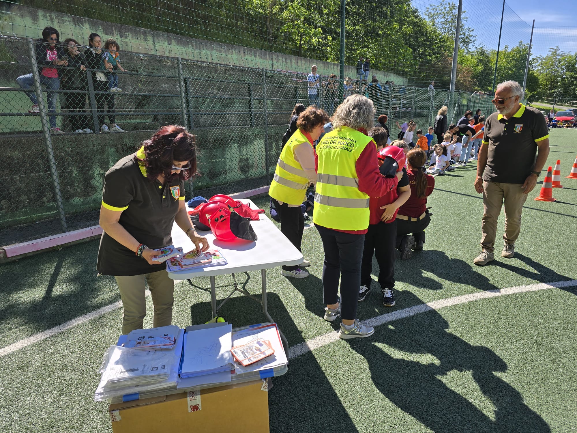 AVELLINO. Pompieropoli: Una Mattinata di Avventure per i Bambini dellIstituto Comprensivo G. Pascoli AVELLINO. Pompieropoli: Una Mattinata di Avventure per i Bambini dellIstituto Comprensivo G. Pascoli
