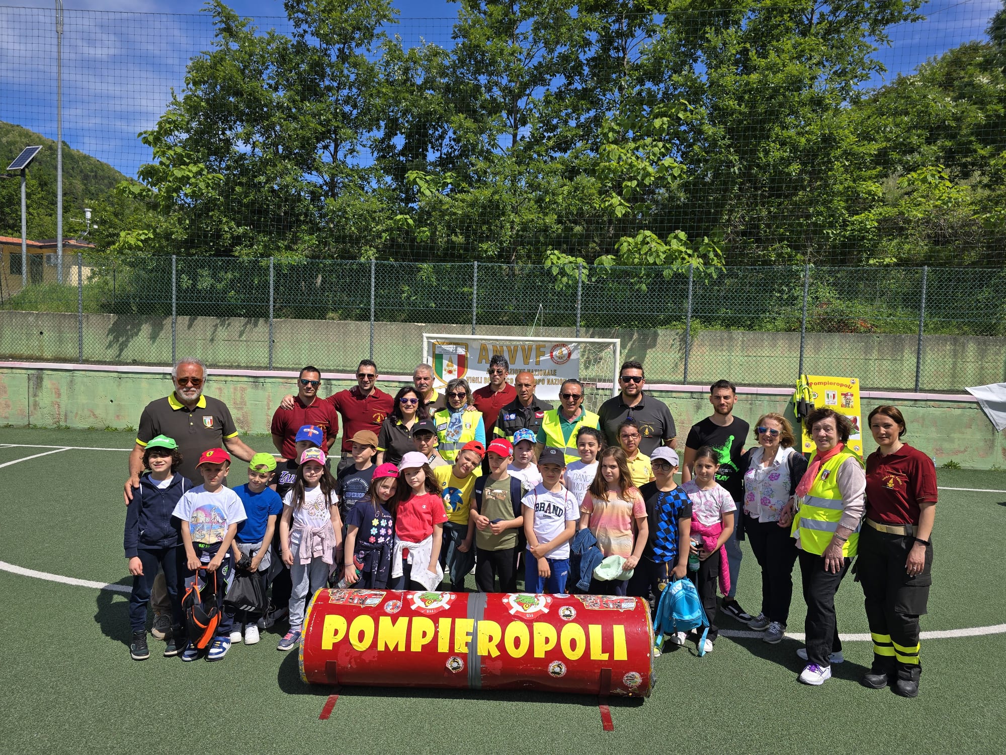 AVELLINO. Pompieropoli: Una Mattinata di Avventure per i Bambini dellIstituto Comprensivo G. Pascoli AVELLINO. Pompieropoli: Una Mattinata di Avventure per i Bambini dellIstituto Comprensivo G. Pascoli