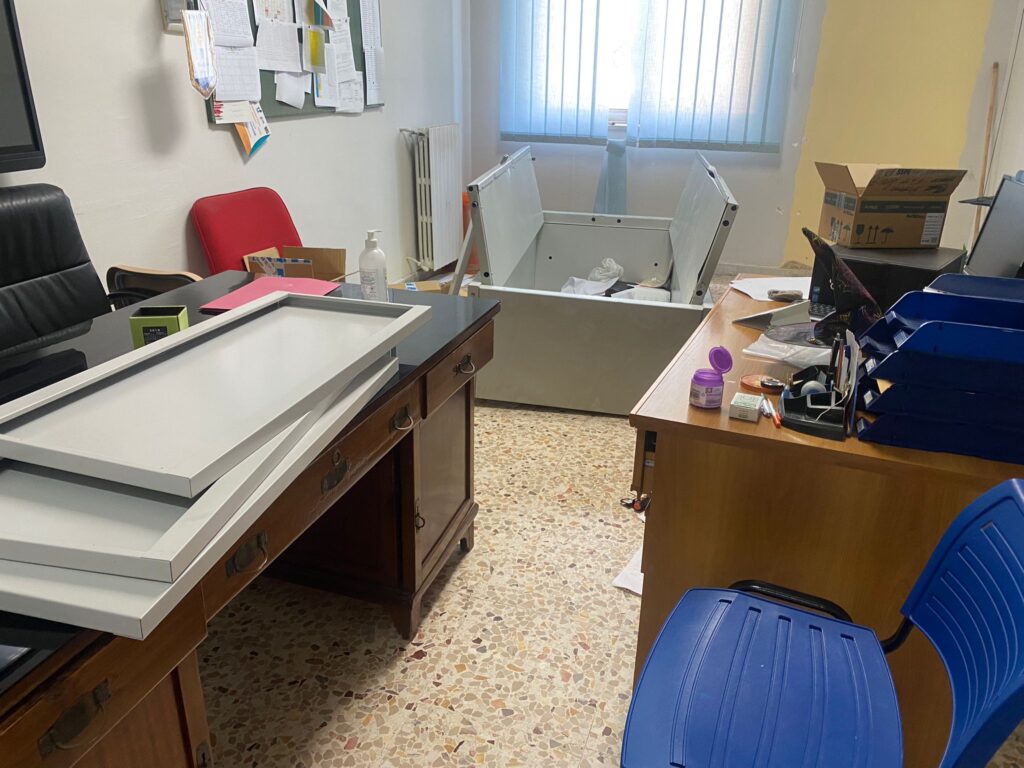 Furto e Atti Vandalici al Plesso Virgilio di Camposano: Indagini in Corso