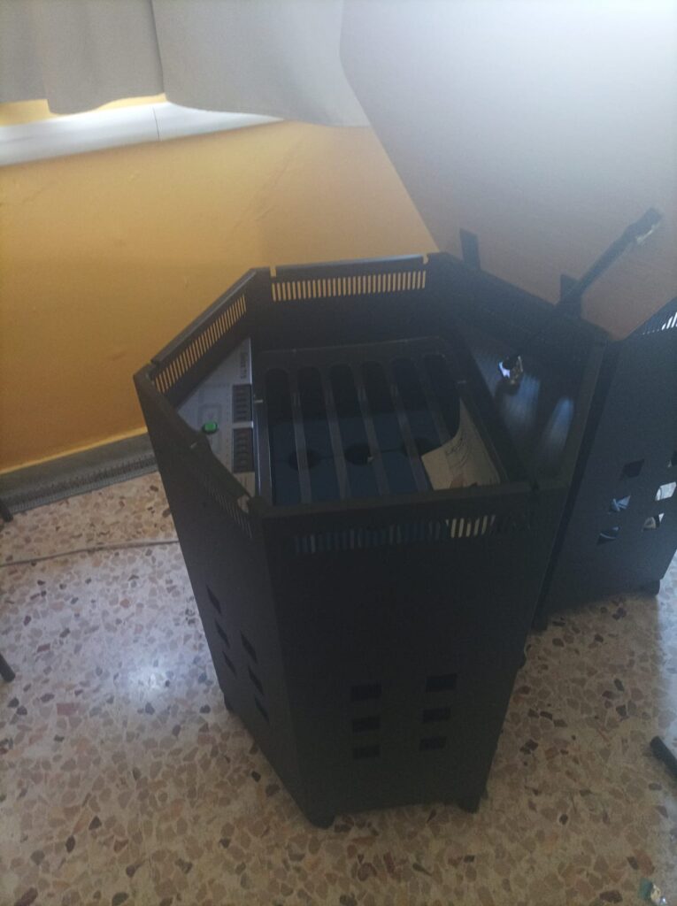 Furto e Atti Vandalici al Plesso Virgilio di Camposano: Indagini in Corso