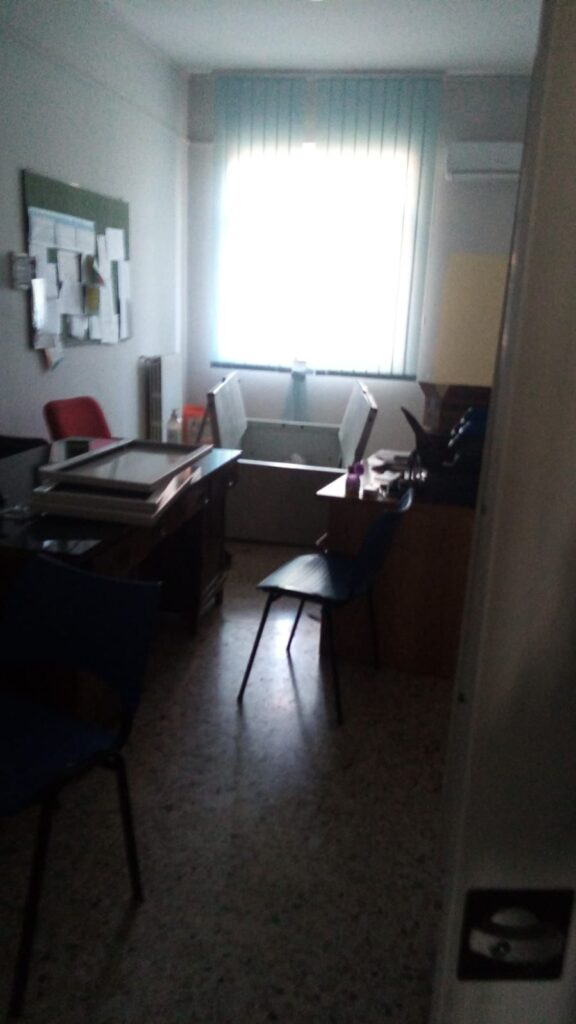 Furto e Atti Vandalici al Plesso Virgilio di Camposano: Indagini in Corso