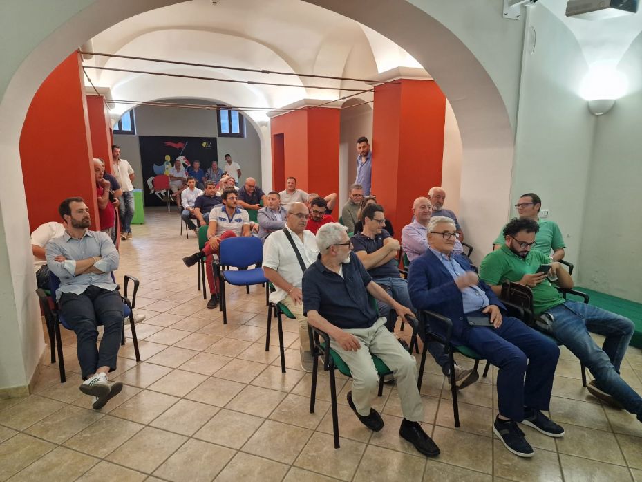 Nocciolo, gli agronomi irpini in campo per combattere la cimice asiatica Il presidente Castelluccio: “A lavoro una rete di colleghi specializzati nella gestione dell’agroecosistema” Nocciolo, gli agronomi irpini in campo per combattere la cimice asiatica Il presidente Castelluccio: “A lavoro una rete di colleghi specializzati nella gestione dell’agroecosistema”