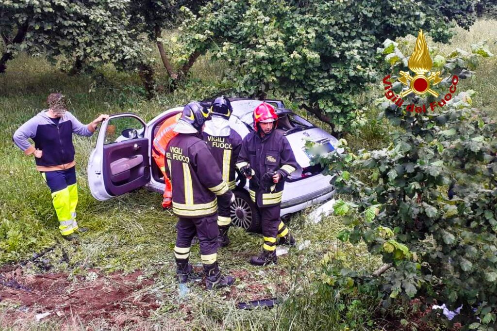 Incidente stradale a Forino: auto si ribalta, ragazza di Avellino ferita e trasportata allospedale Moscati