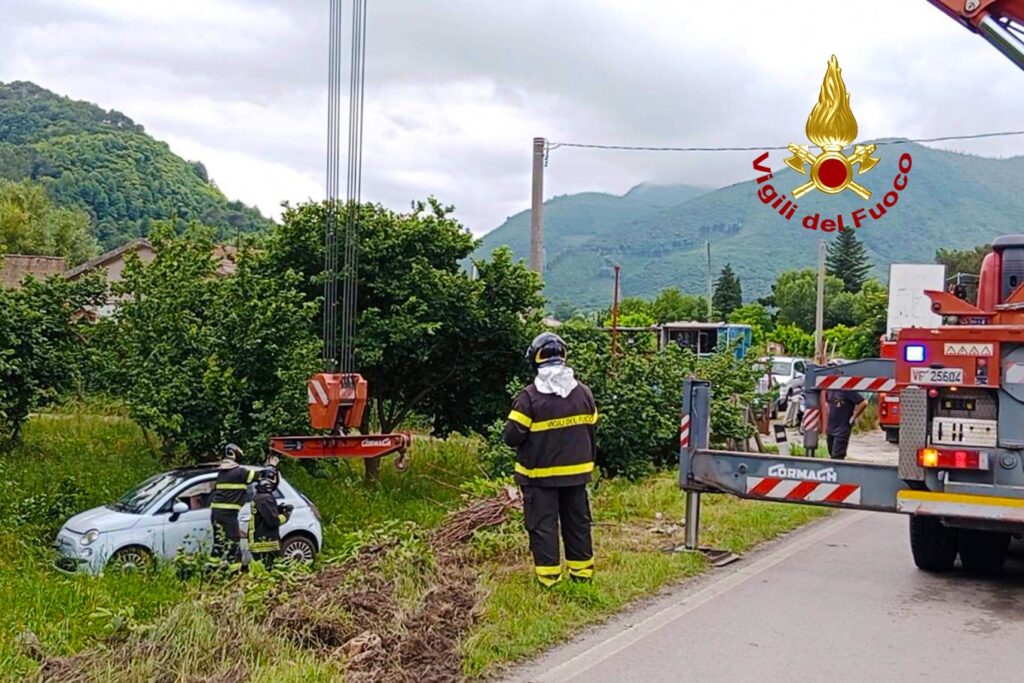 Incidente stradale a Forino: auto si ribalta, ragazza di Avellino ferita e trasportata allospedale Moscati