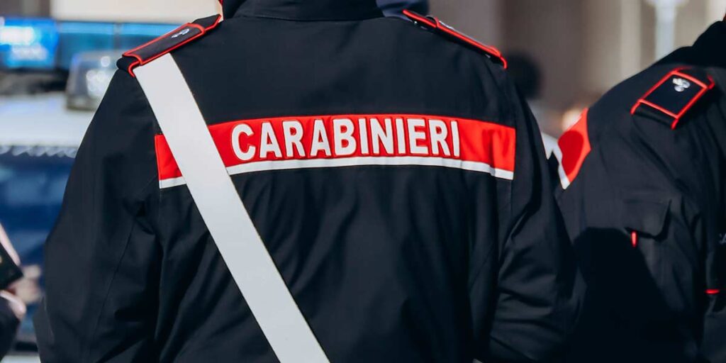 Castellammare di Stabia, 17enne chiama i carabinieri e fa arrestare il padre per violenze sulla madre