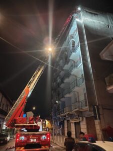 Un fulmine colpisce un palazzo a San Marzano sul Sarno durante la mini ondata di maltempo che si è abbattuta sullAgro: tempestivo lintervento di vigili del fuoco, forze dellordine e componenti dellamministrazione comunale