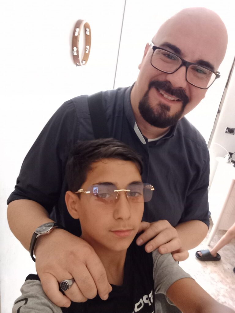 SIRIGNANO. Visita di Solidarietà a Christian: Il Sostegno della Comunità di Don Giuseppe SIRIGNANO. Visita di Solidarietà a Christian: Il Sostegno della Comunità di Don Giuseppe