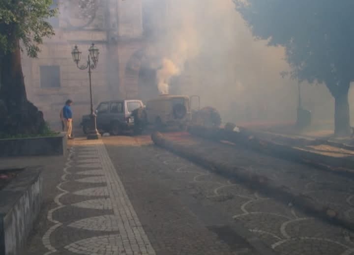Sirignano e la Festa del Maio: un antico rito arboreo che unisce fede e tradizione Sirignano e la Festa del Maio: un antico rito arboreo che unisce fede e tradizione