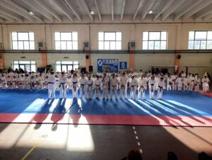Forino (Av) : Alla Grande Réunion del Karate presente anche la Max e Very Dance che porta in dote tre nuove Cinture Nere conseguite dai fratelli Biondi e da Lorenzo Martucci Forino (Av) : Alla Grande Réunion del Karate presente anche la Max e Very Dance che porta in dote tre nuove Cinture Nere conseguite dai fratelli Biondi e da Lorenzo Martucci