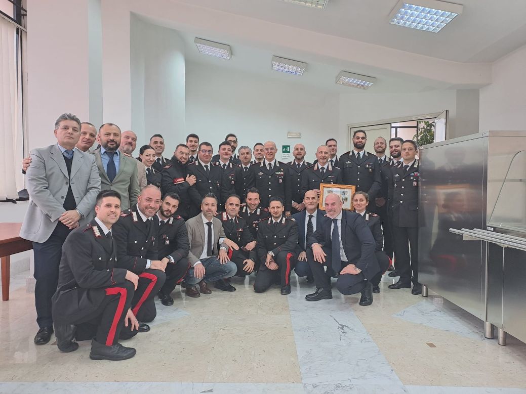 CAIVANO: Il Generale La Gala in visita a Caivano. Ai carabinieri Continuate a operare con lo stesso impegno, mantenendo sempre alta lattenzione e la vicinanza ai cittadini. Poi lincontro con Ciciliano e Don Patriciello CAIVANO: Il Generale La Gala in visita a Caivano. Ai carabinieri Continuate a operare con lo stesso impegno, mantenendo sempre alta lattenzione e la vicinanza ai cittadini. Poi lincontro con Ciciliano e Don Patriciello