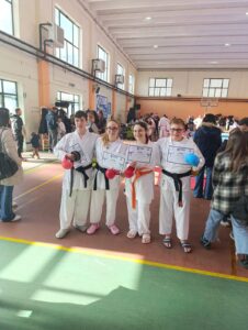 Forino (Av) : Alla Grande Réunion del Karate presente anche la Max e Very Dance che porta in dote tre nuove Cinture Nere conseguite dai fratelli Biondi e da Lorenzo Martucci Forino (Av) : Alla Grande Réunion del Karate presente anche la Max e Very Dance che porta in dote tre nuove Cinture Nere conseguite dai fratelli Biondi e da Lorenzo Martucci