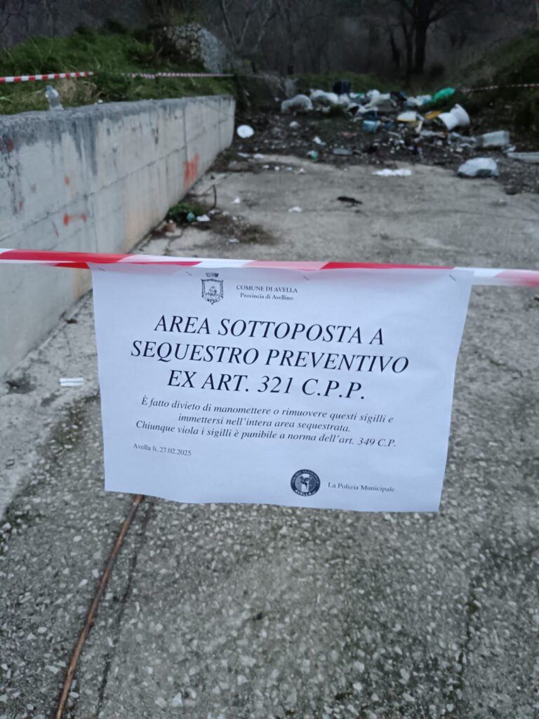 Sequestrata discarica abusiva ad Avella: degrado ambientale dietro il Castello Longobardo