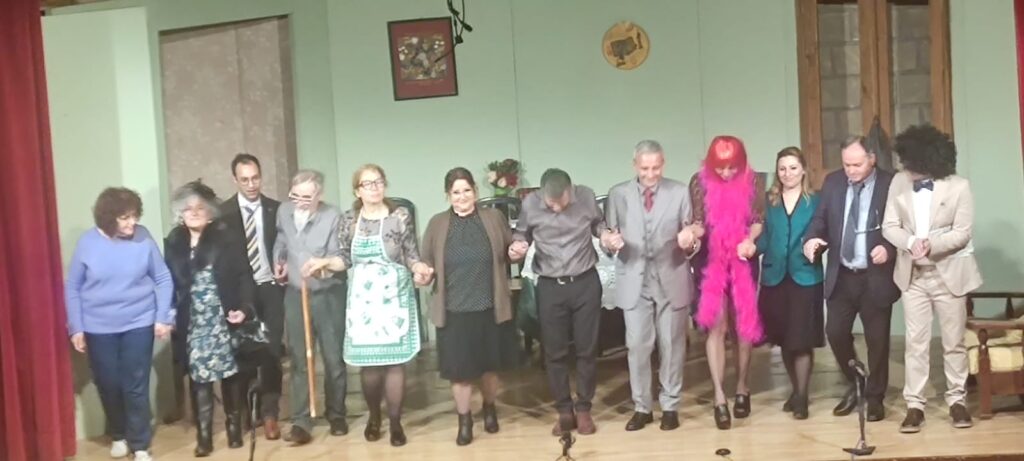 SPERONE. Successo per la compagnia teatrale Zigo Zago a Villa di Briano