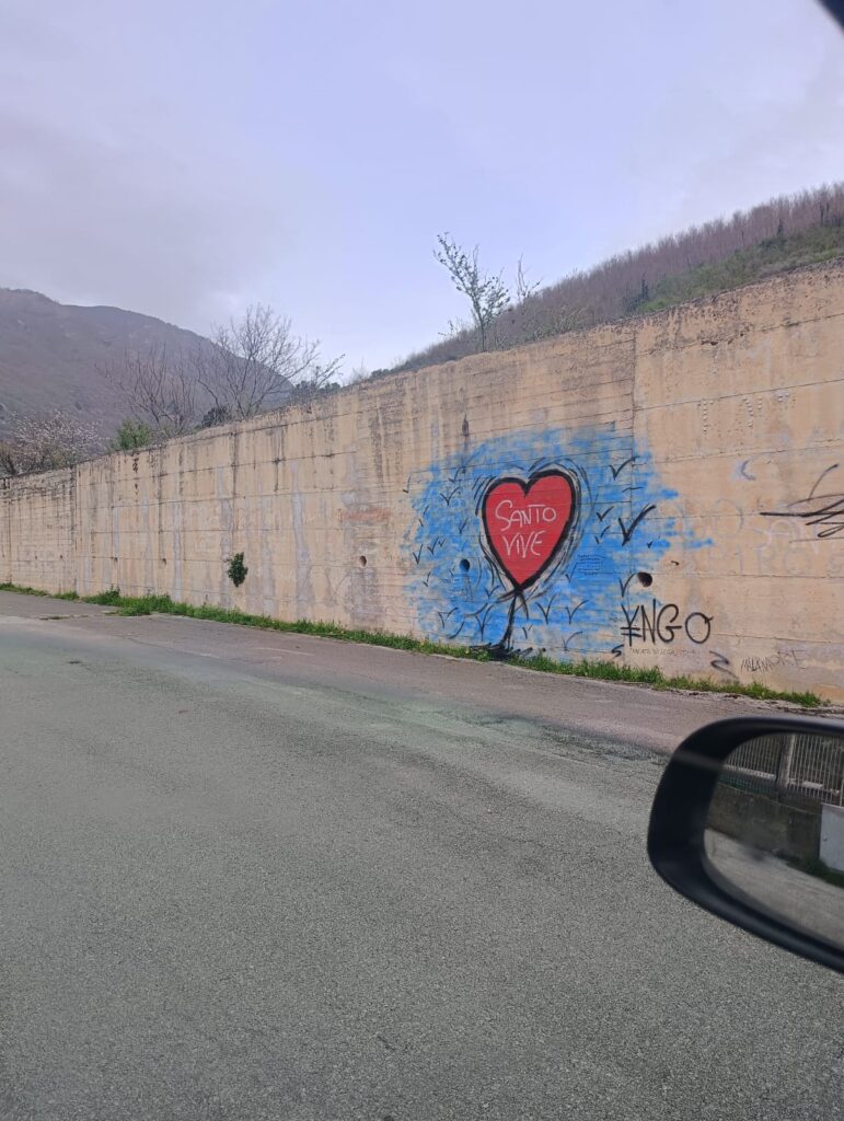 Quadrelle: un murales per Santo Romano, memoria e arte contro l’oblio