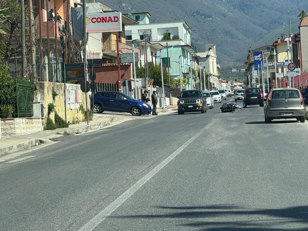 SPERONE. Incidente tra auto e moto sulla Statale 7 bis. Tanta paura